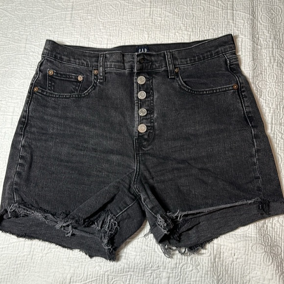 6 pairs of GAP denim shorts. High waisted, distressed, button fly, cuffed. - Picture 7 of 7